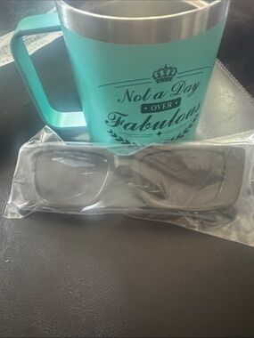 NEW SUNGLASSES IN PLASTIC